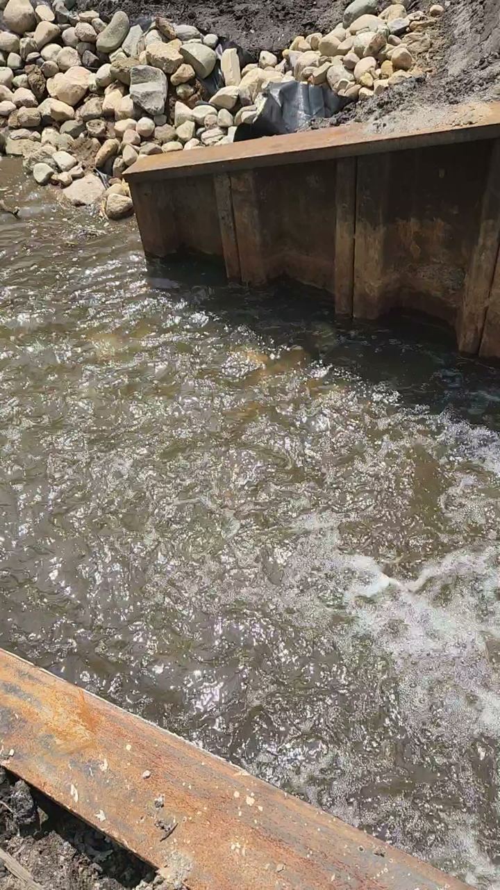 New sheet-pile spillway in service