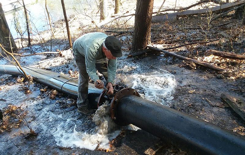 Dredge pipeline managed by Contractors Marine crew on a lake project